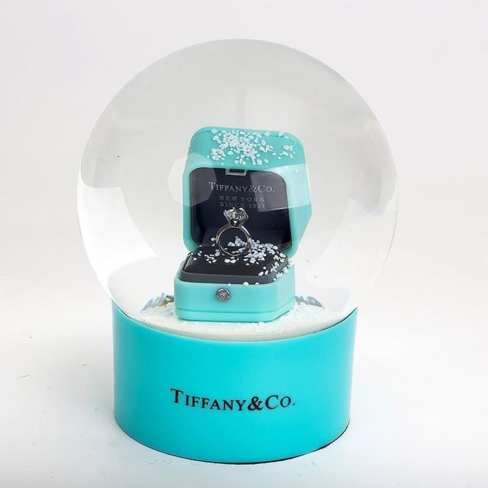 Tiffany snow globe